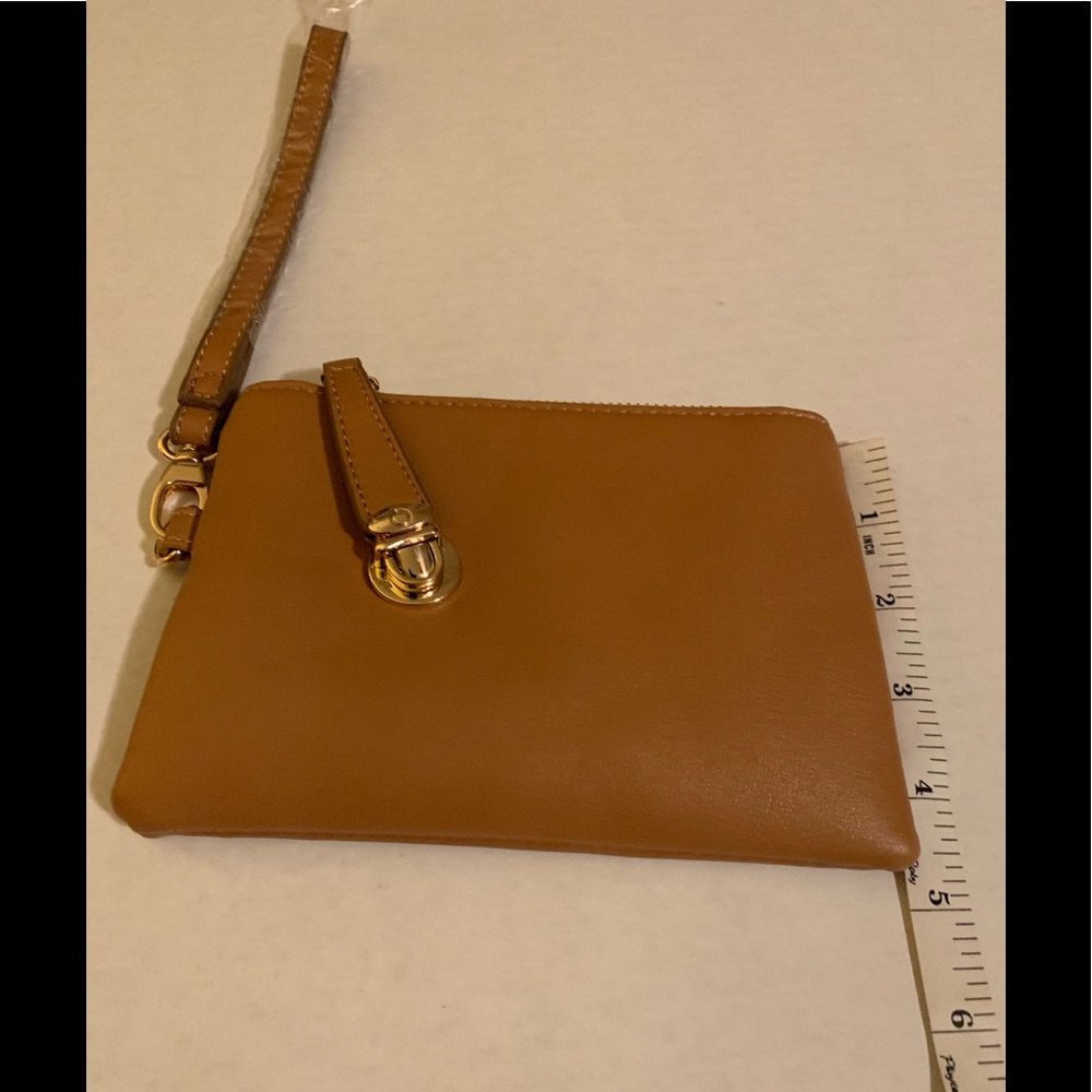 Woman brown/tan wristlet